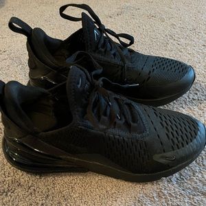 Black Nike 270s